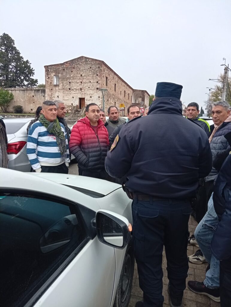 Tensión entre choferes de APP y el municipio: reclaman una solución y denuncian persecución