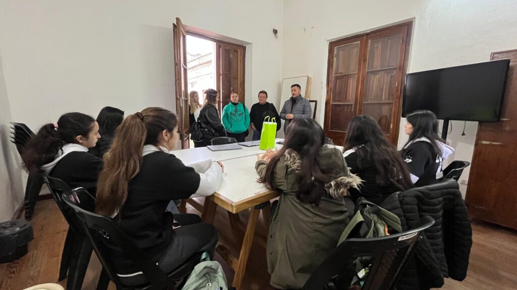 Más de 200 estudiantes de la ciudad iniciaron sus pasantías educativas