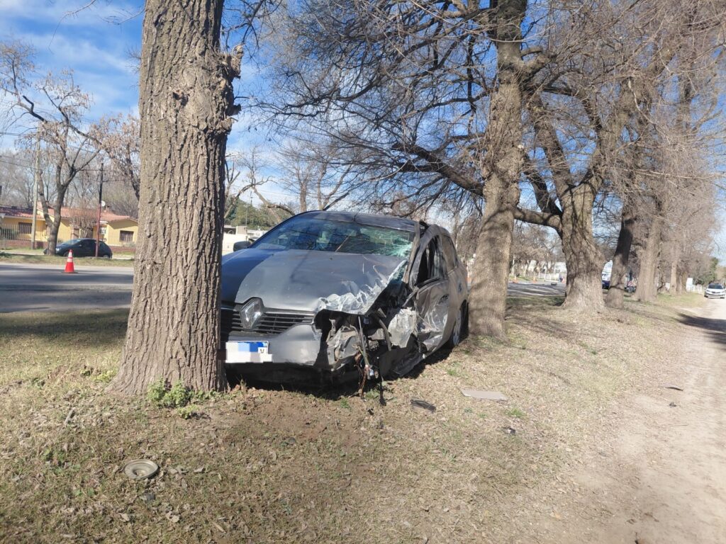 Un automovilista herido tras chocar con un colectivo sobre la Ruta Provincial 5