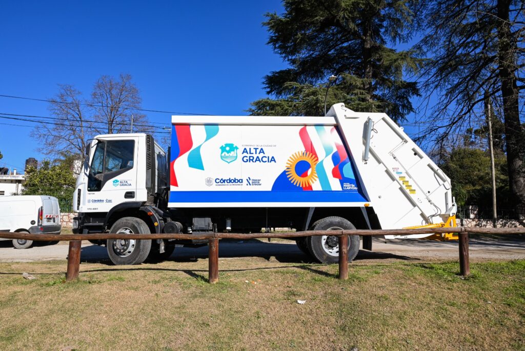 Alta Gracia incorporó un nuevo camión compactador para fortalecer la gestión de residuos