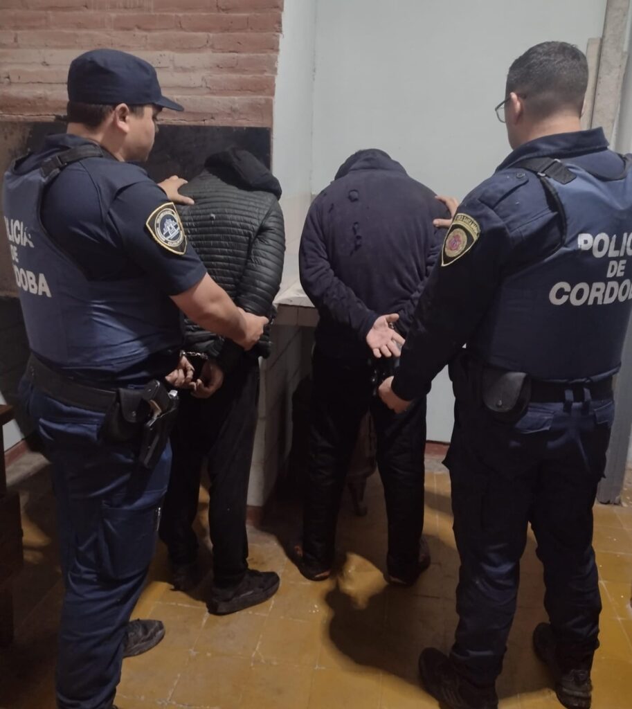 Despeñaderos: detuvieron a dos jóvenes tras un operativo cerrojo, uno tenía pedido de paradero