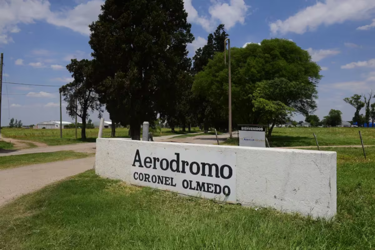Tragedia en Córdoba: murió un instructor de vuelo al caer de una avioneta y su alumna logró aterrizar
