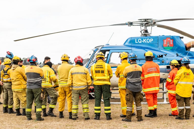 Más de 600 bomberos se capacitaron en “Operaciones Seguras con Aeronaves”