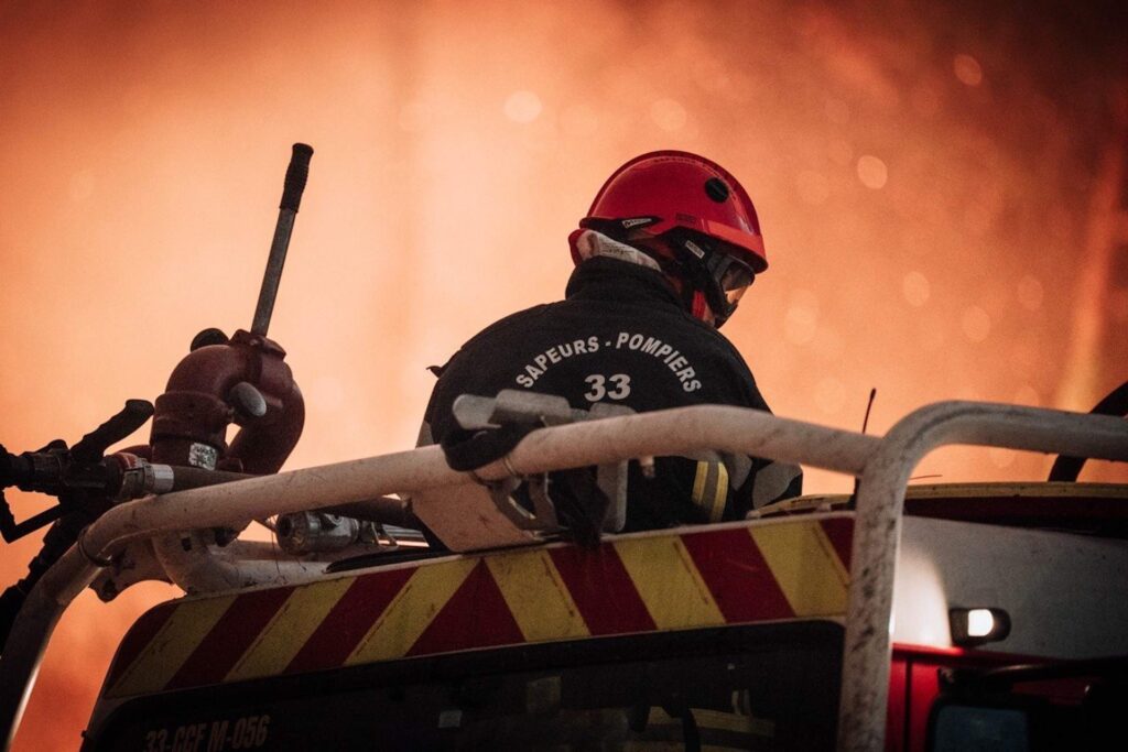 Los incendios forestales siguen fuera de control en Francia y España: más de 325.000 evacuados