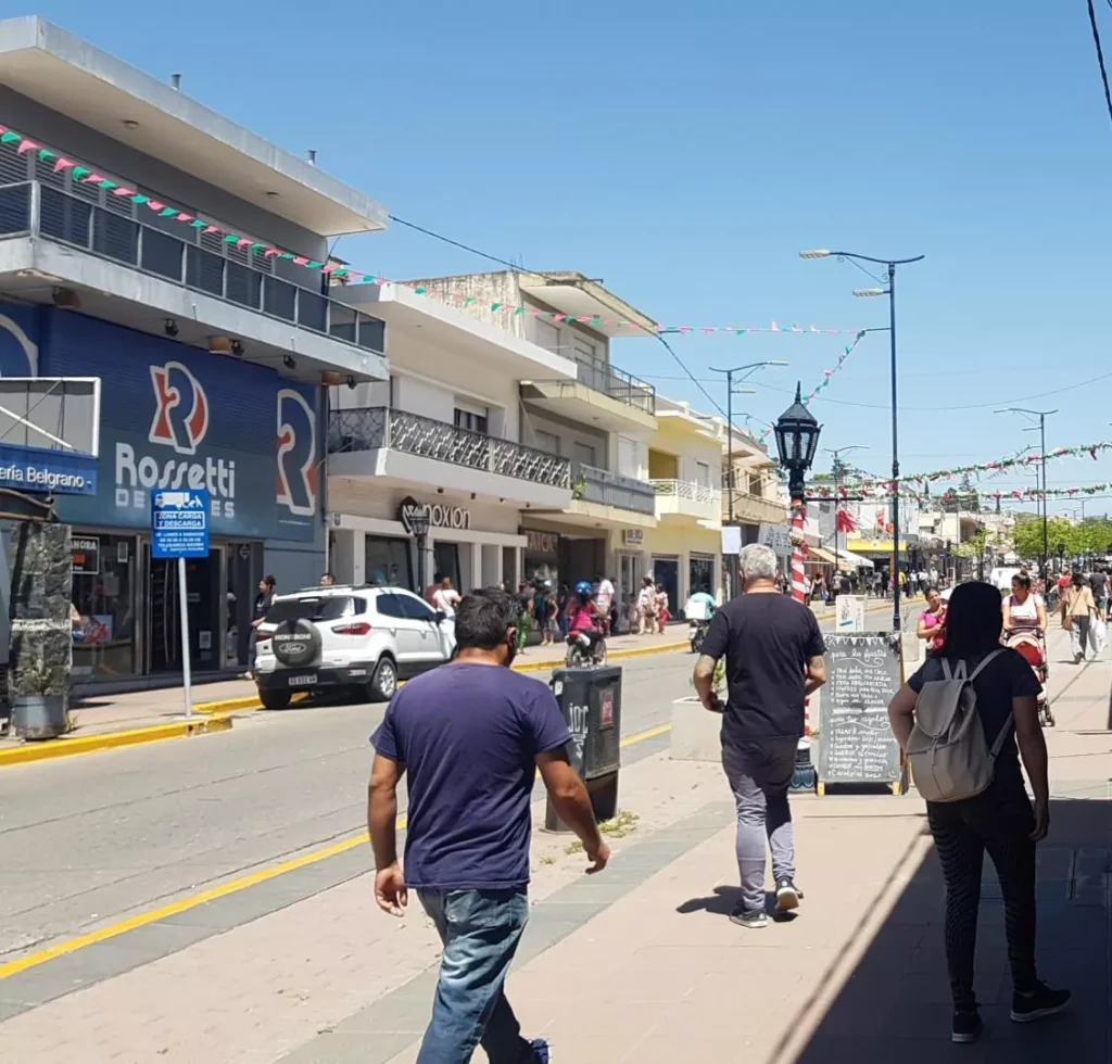 Comercios de Alta Gracia: ventas moderadas en el Día del Padre y expectativas por el movimiento que genera el Mundial