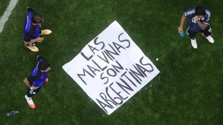 ¿Puede haber sanciones para Argentina por la bandera de Malvinas? Qué dice el reglamento de la FIFA