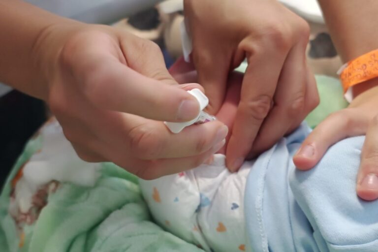Córdoba amplía la estrategia para prevenir infecciones respiratorias graves en bebés