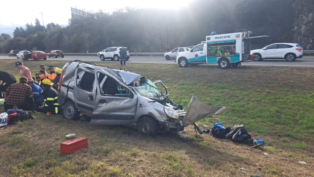ACCIDENTE EN AUTOPISTA: TRES PERSONAS RESULTARON HERIDAS