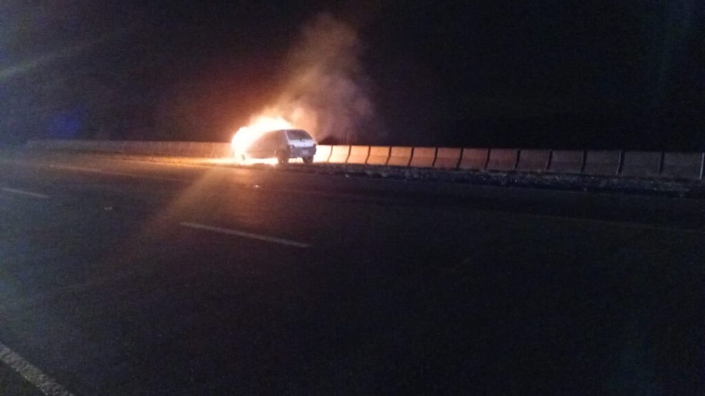 Dos vehículos se incendiaron durante la madrugada en distintos puntos de Santa María