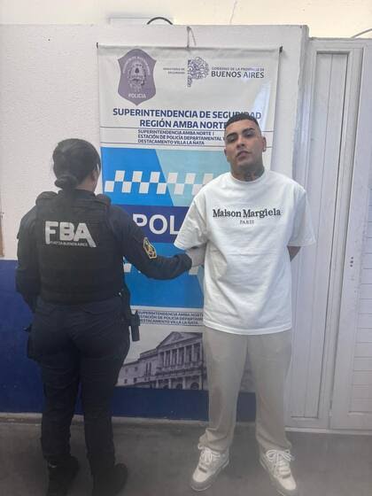 Detuvieron a Callejero Fino y secuestraron un arma de su camioneta