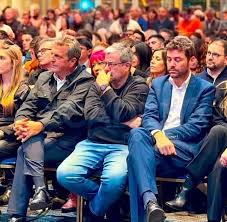Rosario: Con Massa en primera fila, Giuliano ensayó una foto de unidad del peronismo.