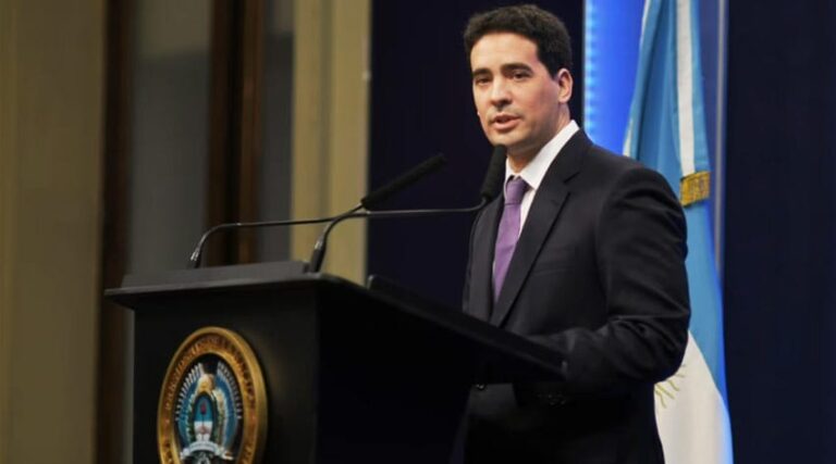 Adrián Ravier: “Se termina el flagelo de financiar la salud de no residentes”
