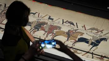 La “fiebre de Bayeux” ya atrajo un millón de visitantes: el tapiz del siglo XI que regresó a Inglaterra despierta el fervor popular