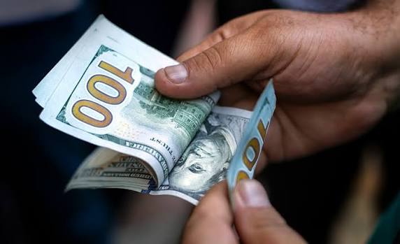 A cuánto puede llegar el dólar en octubre sin que intervenga el Gobierno según la nueva banda cambiaria