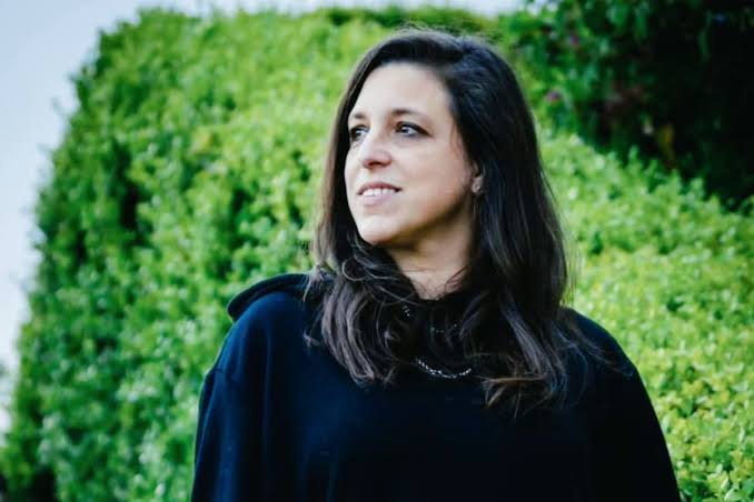 Ariana Harwicz: “Lamento que escritoras feministas me hayan señalado y que fuera un hombre, John Banville, quien se solidarizó conmigo”