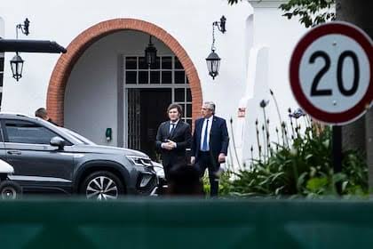 Milei echó a casi todo el personal de Olivos furioso por la cocina y las filtraciones