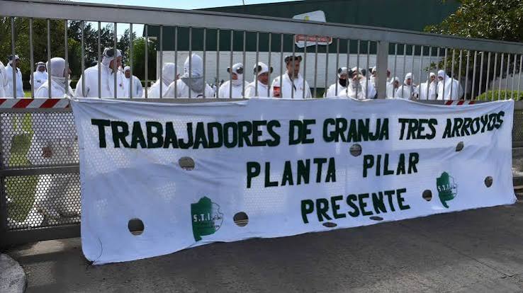 Granja Tres Arroyos ofrece pagar con pollos parte de los salarios