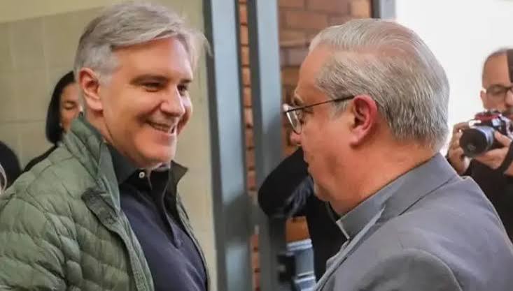 Llaryora frena el lanzamiento de un juego de Lotería para no chocar con la Iglesia antes del arribo del Papa