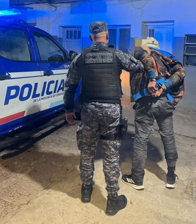 Un hombre fue detenido tras ser encontrado en el garaje de una vivienda en Alta Gracia
