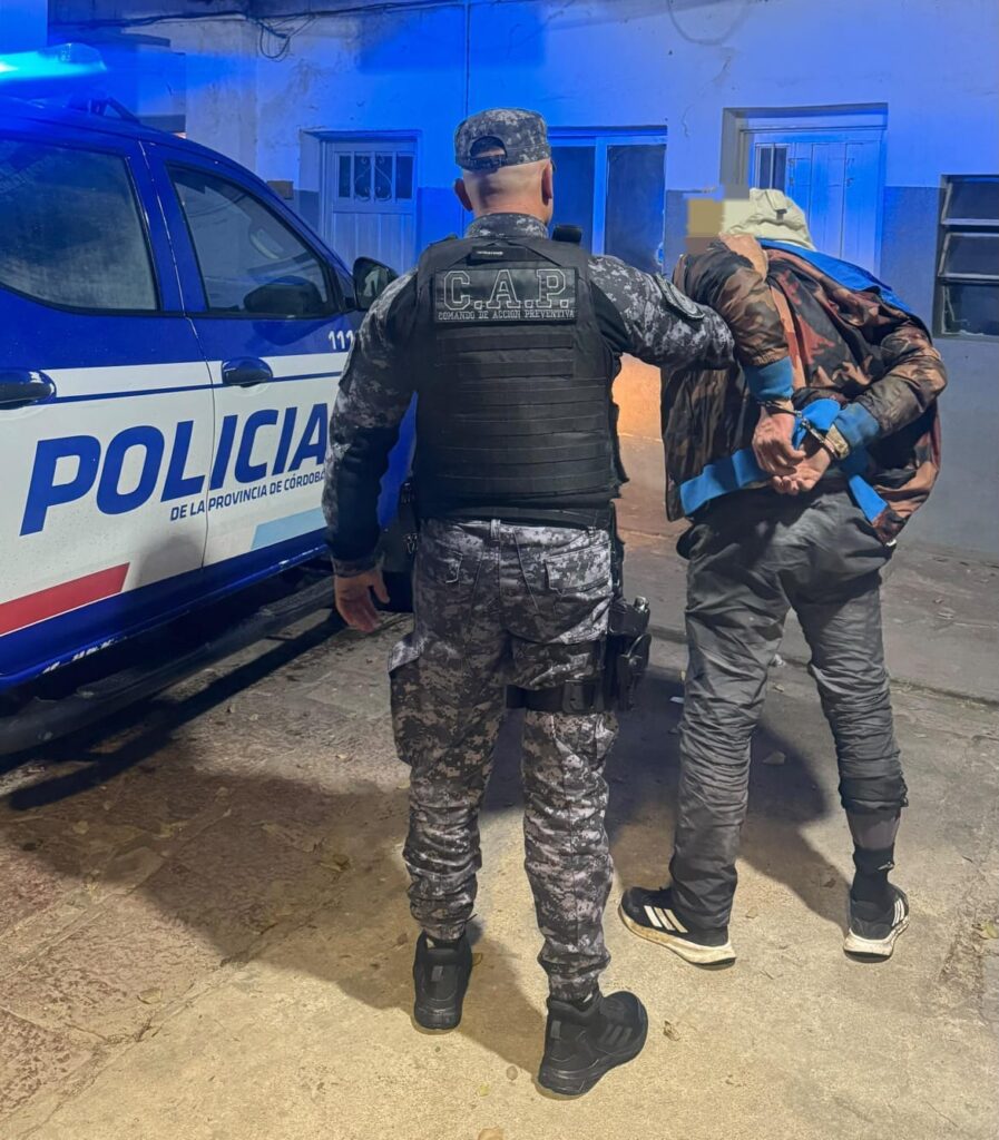 Un hombre fue detenido tras ser encontrado en el garaje de una vivienda en Alta Gracia