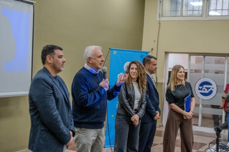 Impulso a la producción: Más de 120 emprendedores locales participaron del «Desayuno de Vinculación»