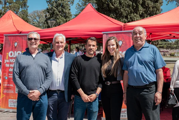 Más de 1.300 vecinos de Alta Gracia fueron atendidos durante las jornadas del programa “ERSeP Cerca Tuyo”, que se desarrollaron durante septiembre y tuvieron una instancia de refuerzo los días 1 y 2 de octubre en Plaza Solares.