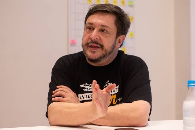 Hernán Casciari denunciado por estafa: qué dice la letra chica de sus “términos y condiciones” para invertir en dólares