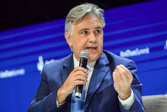 Llaryora aprovecha la pelea por el tránsito con los municipales para la campaña