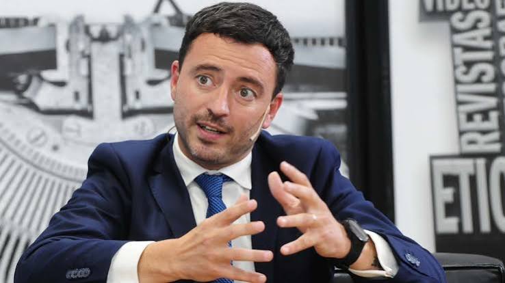 De Loredo camufla a la UCR y lanza Hacer el Futuro